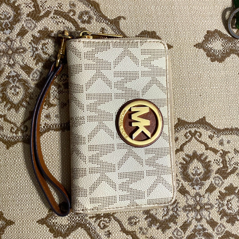 Michael Kors wristlet